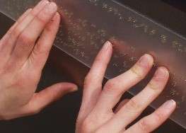 Blindenschrift 1 Blindenschrift wird gelesen